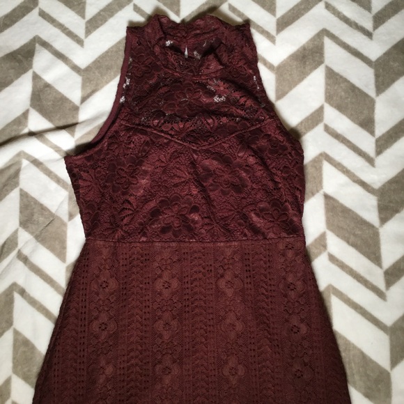 Cranberry Lace Bodycon Dress - Picture 2 of 8